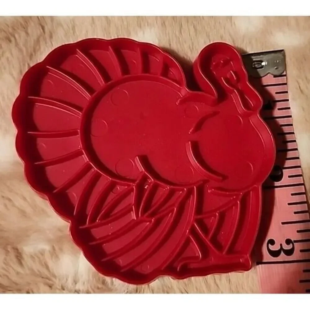 Tupperware Vintage Red Plastic Cookie‎ Cutter Turkey Thanksgiving Farm Bird Tom